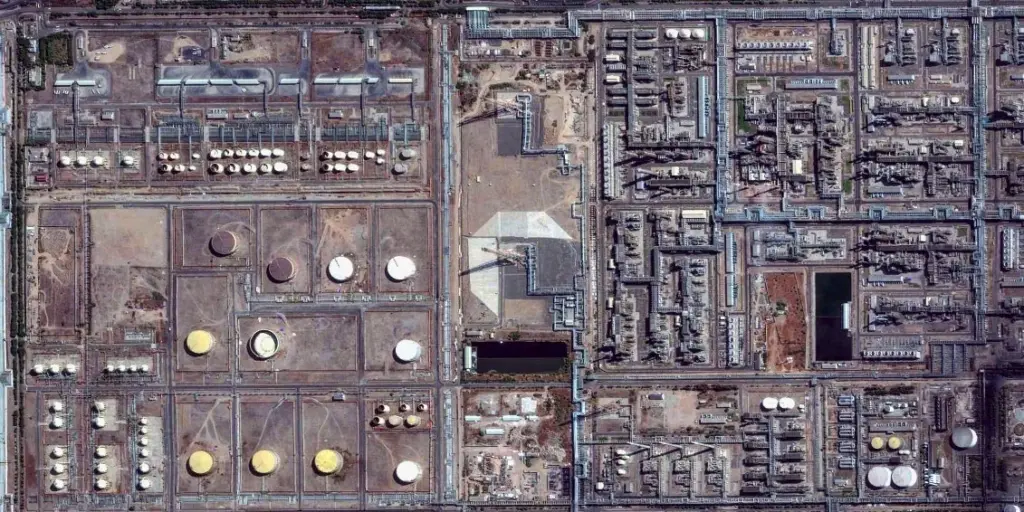 CVE 401 Civil Engineering Practice - Case Studies on Highways and Pavements — Reliance Jamnagar Refinery 2