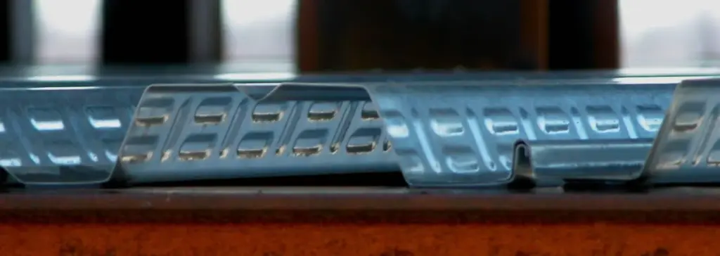 Deformed ribs (or embossed decking)