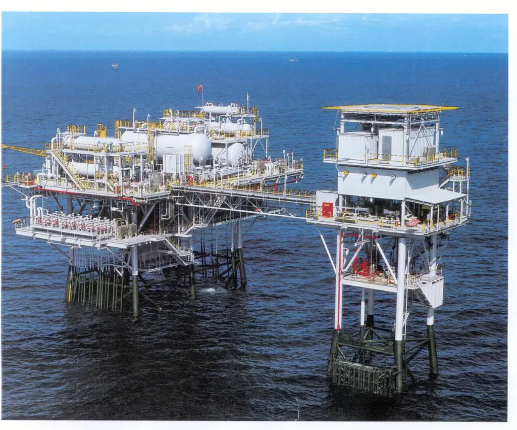 A facility for moderate water depths (platforms)
